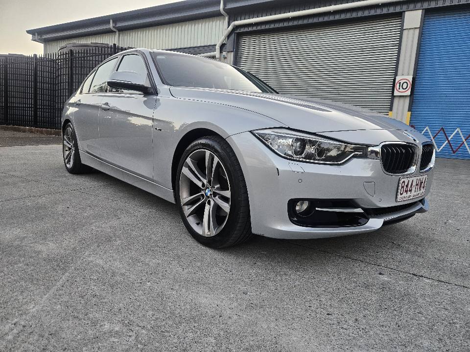 2013 BMW 320i sport f30 2.jpg
